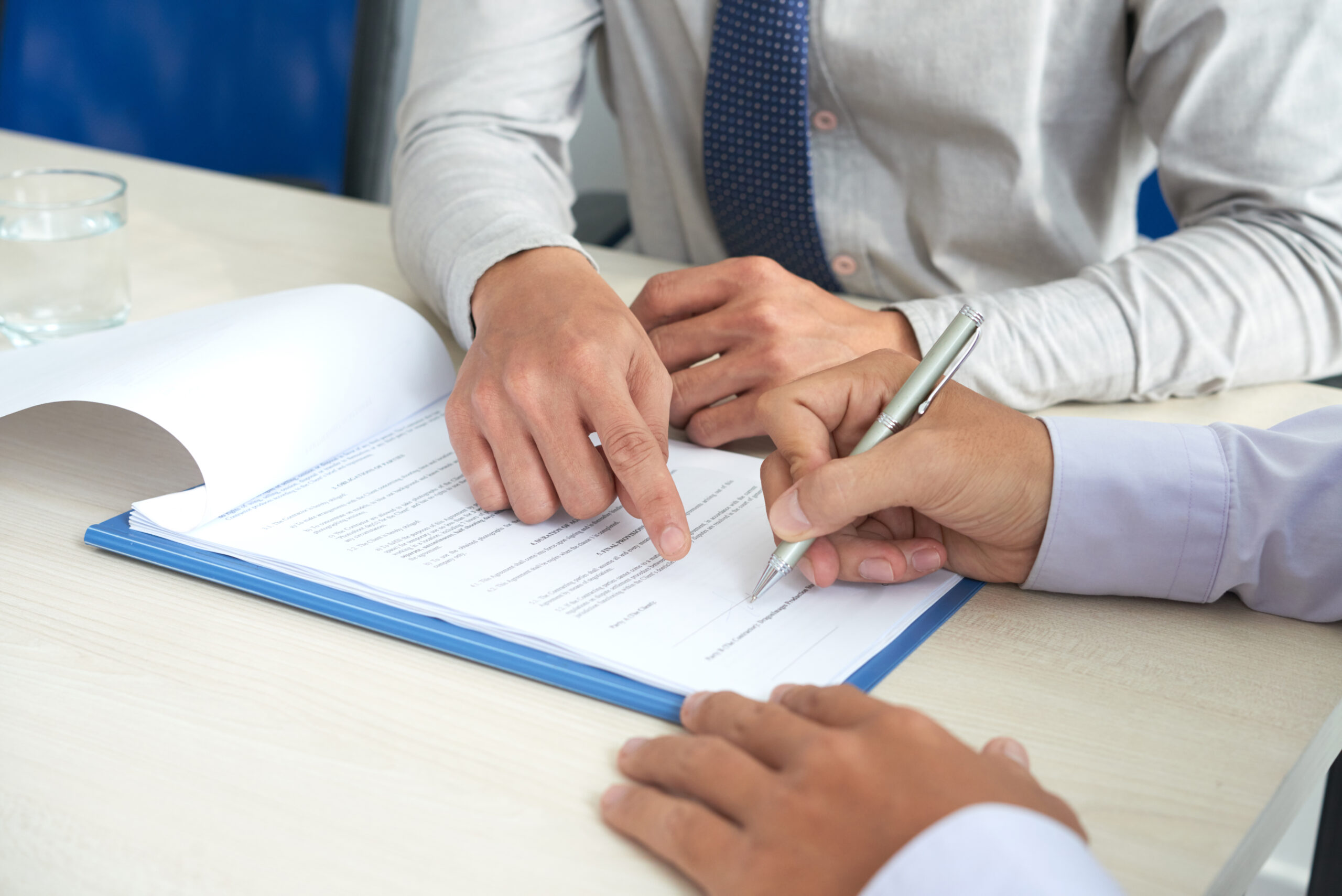 Cláusula penal em contratos empresariais: quando pode ser cobrada?